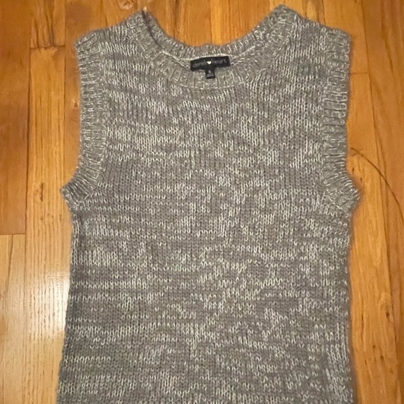 Derek Heart Grey Sleeveless Sweater Vest Size Small - Picture 3 of 7